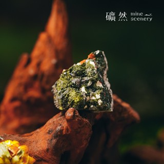 ｜綠簾石Epidote｜天然水晶 碎石 消磁石 晶柱 晶簇 水晶 水晶簇 水晶原礦 原礦 原石 擴香石 生日石 誕生石水