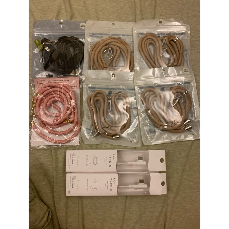 日本｜3coins 手機掛繩 手機充電線 L型充電線 白色 奶茶色 粉紅色 黑色