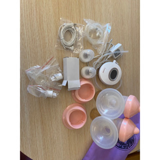 ［二手八成新］combi 電動吸乳器 擠乳器 母乳餵養 配件耗材都在，奶嘴頭未使用過