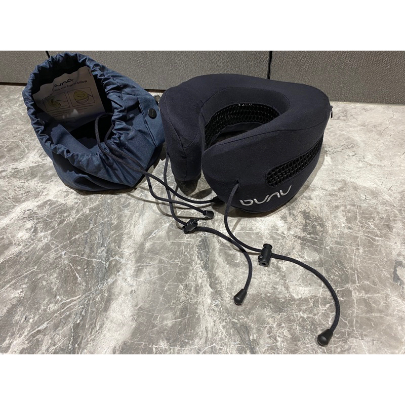 nuna 全新 黑色頸枕 成人用 百貨購入 正品 精品質感極佳 透氣 藍色收納袋 束口袋 旅行枕 車用 搭飛機用