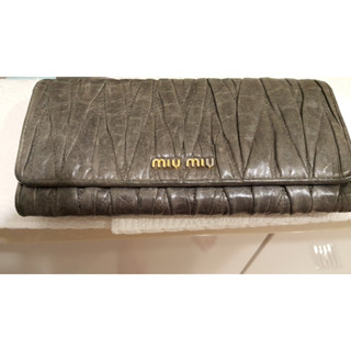 Miu Miu miumiu Matelasse 經典抓皺可芙小羊皮大象灰長夾