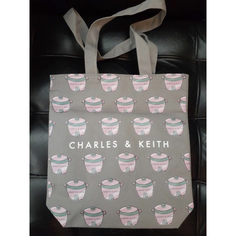 出清品 CHARLES &amp; KEITH 帆布 側背袋 肩背包 手提 環保袋 購物袋 包裝袋 旅行袋 防水潑 灰色 可自取