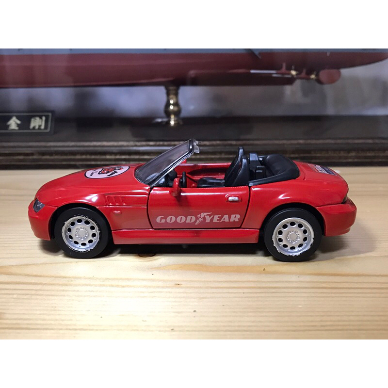 1/32 迴力敞篷跑車-看起來是bmw