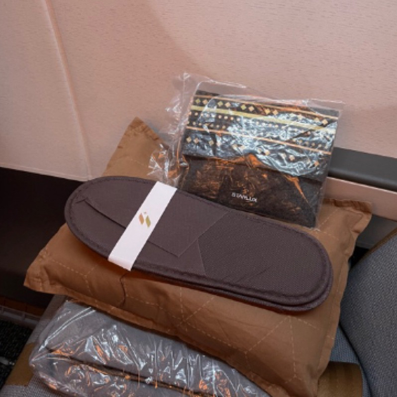 （全新未拆封）星宇航空 STARLUX AIRLINES 美國長程線 經濟艙過夜包 旅行化妝包