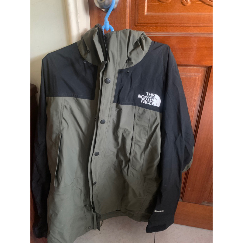 The north face NP11834軍綠色 M號 之前請人代購買了1萬多 有買賣證明 便宜賣