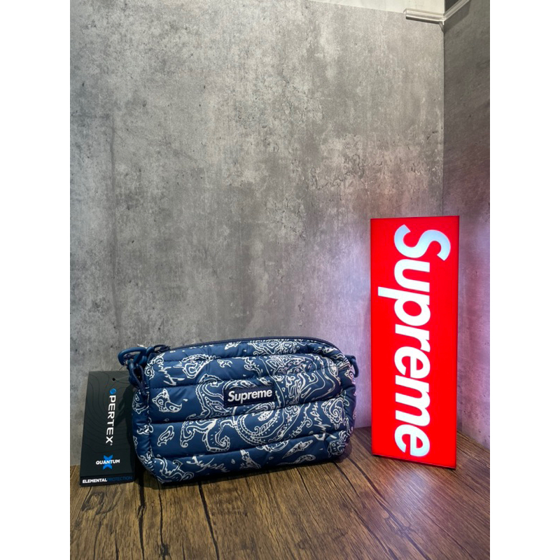 SUPREME FW22 PUFFER SIDE BAG BLUE PAISLEY 變形蟲藍 枕頭包