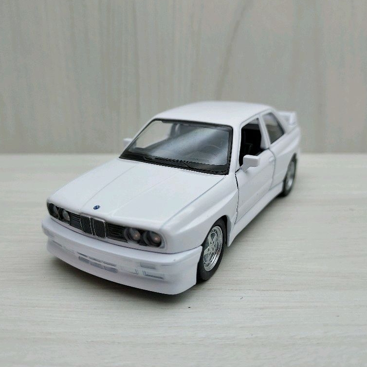 宅米吉 全新現貨~1:36~寶馬 BMW 1987 M3 白色 合金 模型車 迴力車 玩具 兒童 禮物 收藏 交通