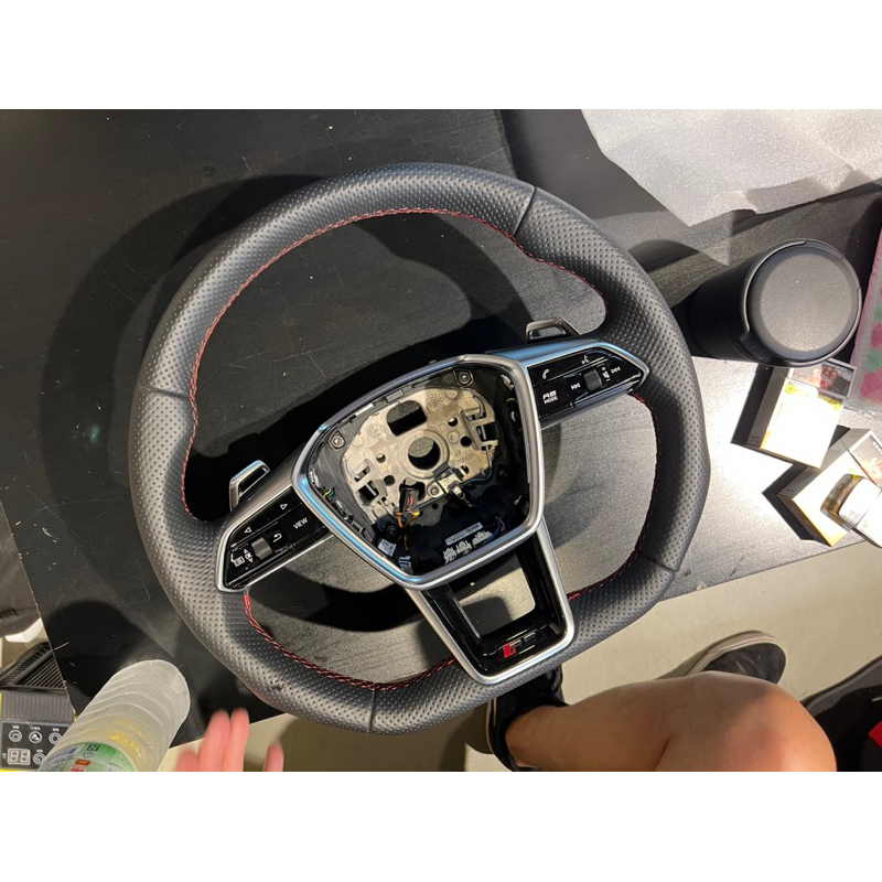 Audi RS6 C8原廠方向盤 現貨 紅色車縫線 無氣囊 有興趣私訊談價 奧迪方向盤