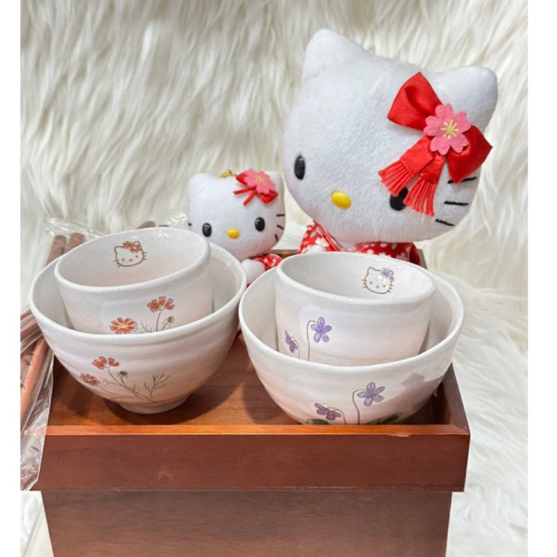 日本進口Hello Kitty陶瓷餐碗盤筷子跟木箱組