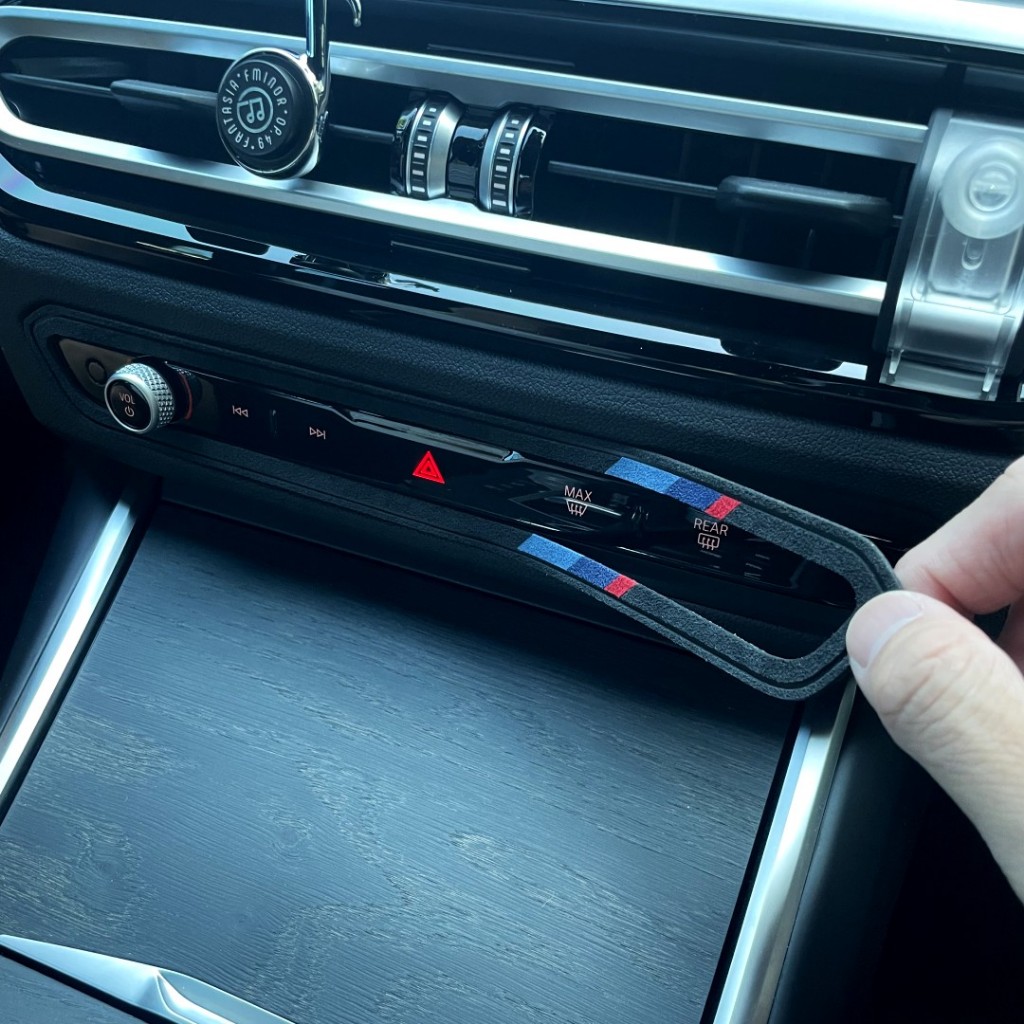 BMW 義大利 Alcantara 麂皮中控音響裝飾 雙色縫線 扶手裝飾 內飾裝飾 麂皮內裝G20 G22 G26