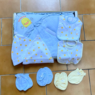 =全新外觀NG= 臺灣製造 黃色小鴨 新生兒 嬰兒 鋪棉加厚 荷葉邊 冬季包巾 手套 腳套 新生帽