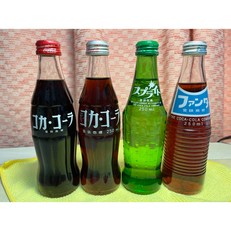 [激安屋COKE] 日本可口可樂2005年代初期經典250旋鈕玻璃瓶組(4瓶一組）