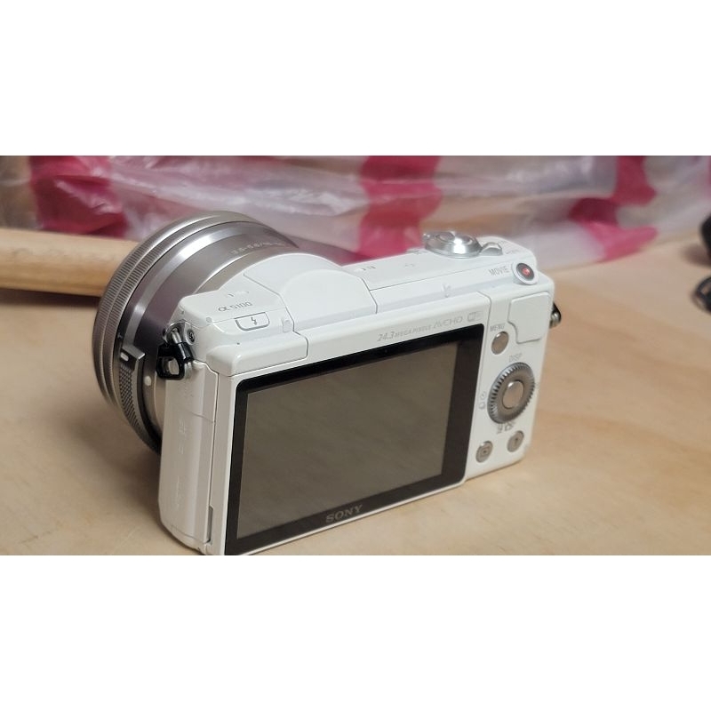 Sony a5100 + Kit鏡頭(16-50mm F3.5-5.6 OSS) 八成新 , 幾乎等於買鏡頭送相機