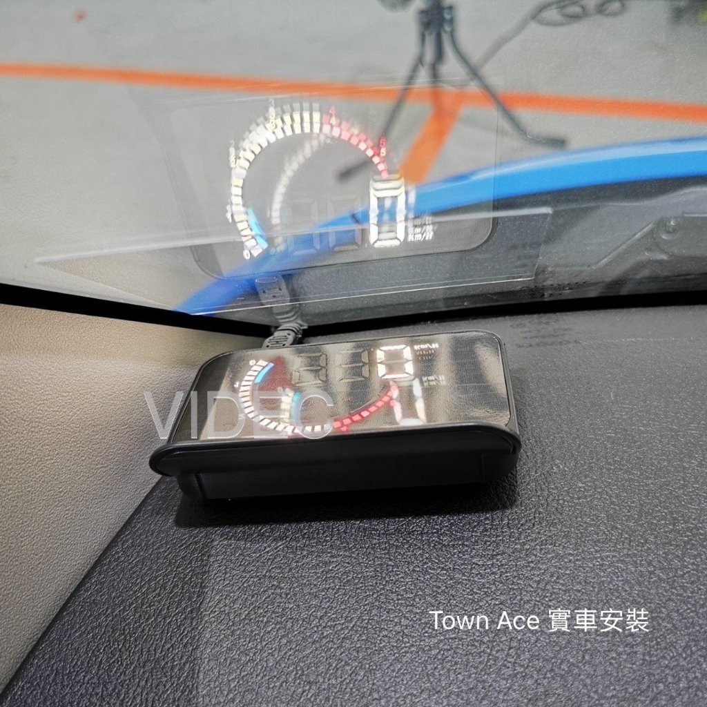 巨城汽車精品 TOYOTA TOWN ACE 發財王 實車安裝 OBD2 簡易型 HUD 抬頭顯示器 車速
