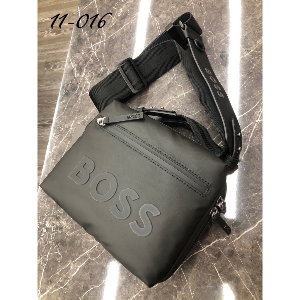 高雄凡賽斯歐洲精品 HUGO BOSS BOSS 立體大字體 黑色 尼龍 郵差包 側背包 單肩包