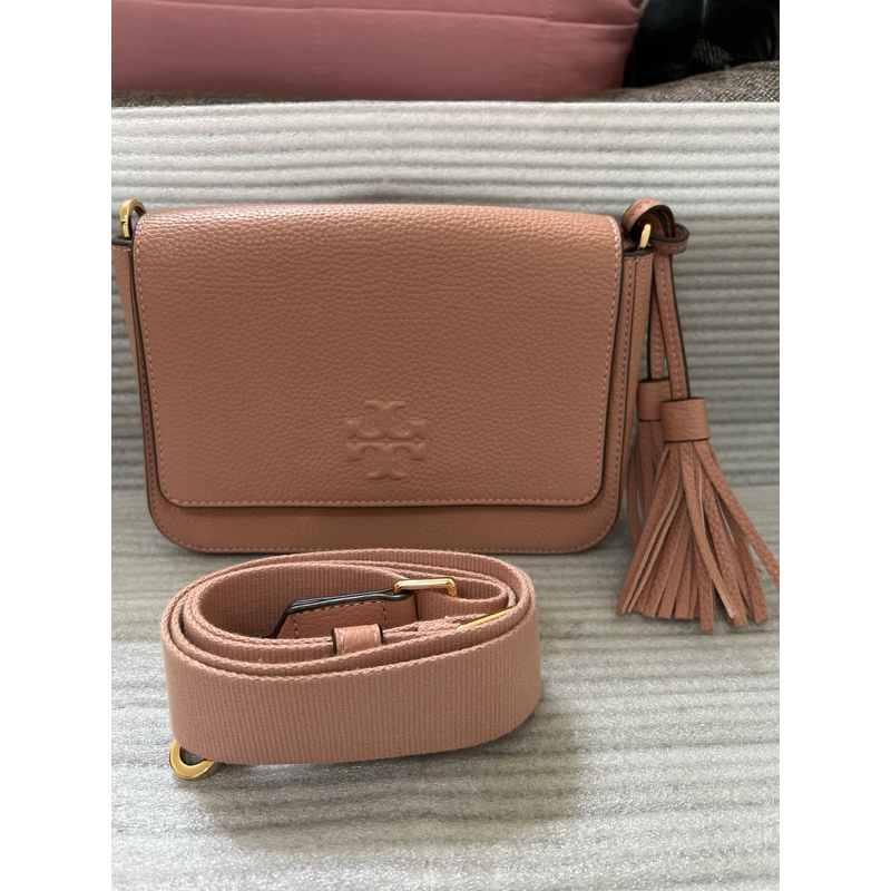 Tory Burch 乾燥玫瑰粉 浮雕流蘇信封包 郵差包 斜背包 相機包