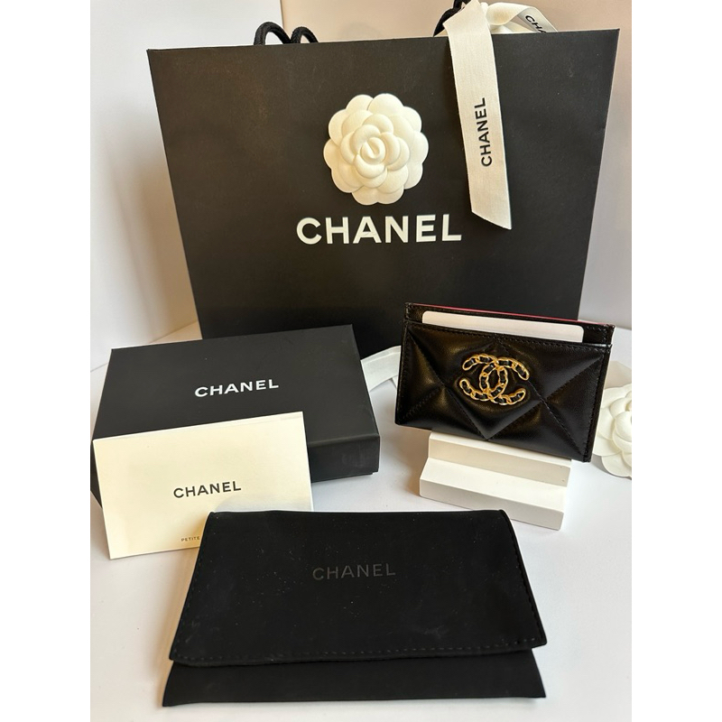 全新現貨-杜拜機場專櫃購入-香奈兒19卡夾 黑色金釦 Chanel 19 Card holder in black