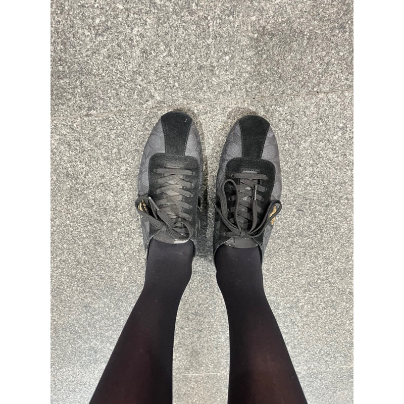 COACH黑色經典格紋麂皮金色金屬logo綁帶休閒鞋size8.5/24.5