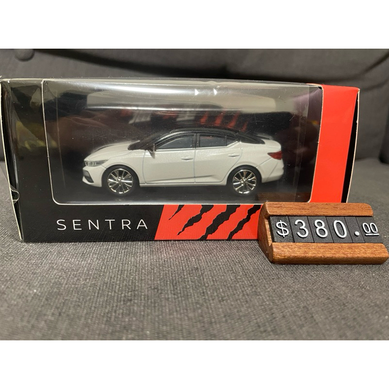 NISSAN  1:43 台灣原廠 SENTRA 模型車