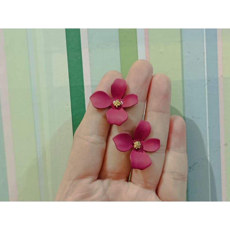 火龍果色(個人覺得是火龍果色😄) 立體花朵 山茱萸/四照花 透明矽膠U形耳夾 耳環(僅試戴)