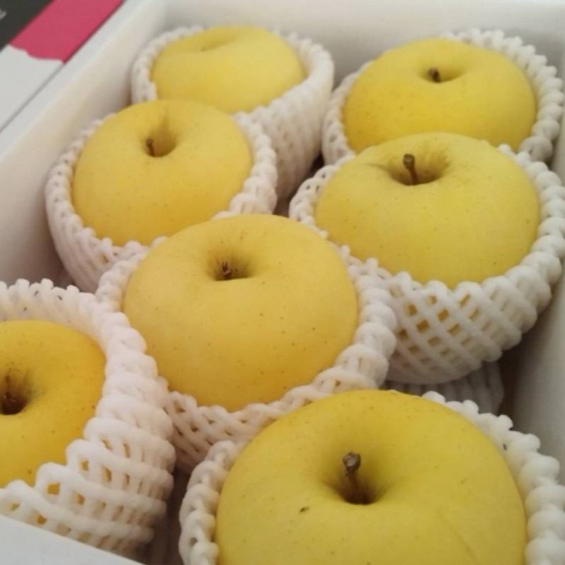 【日本原裝 冬戀蘋果】每盒5顆 6顆日本青森縣產  擁有迷人蜜腺的品種 冬季超稀有的青森蘋果 口感香甜 清脆多汁果皮鮮豔