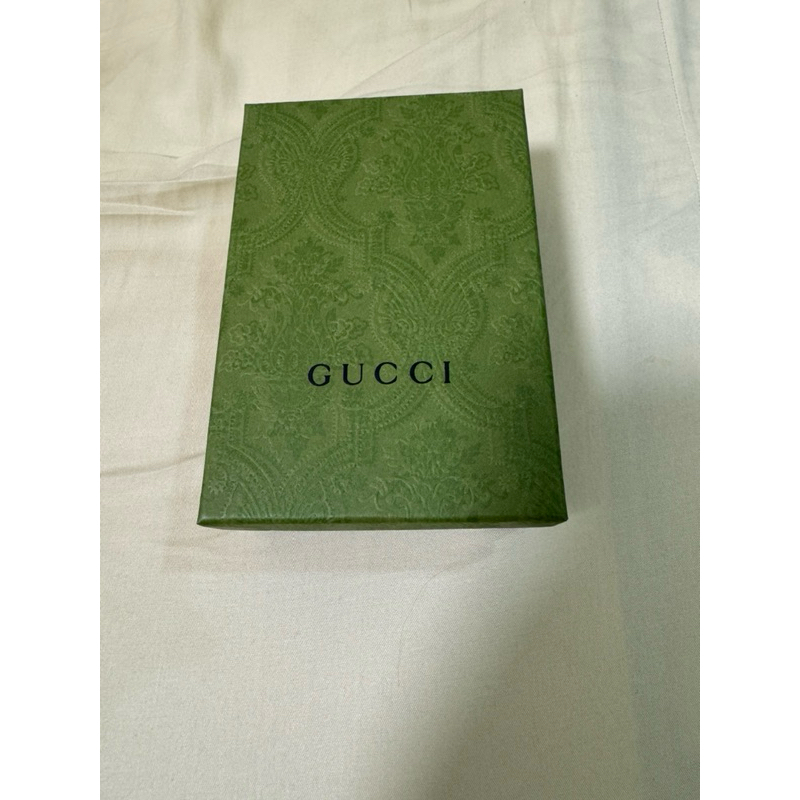 Gucci 皮夾的紙盒和布套