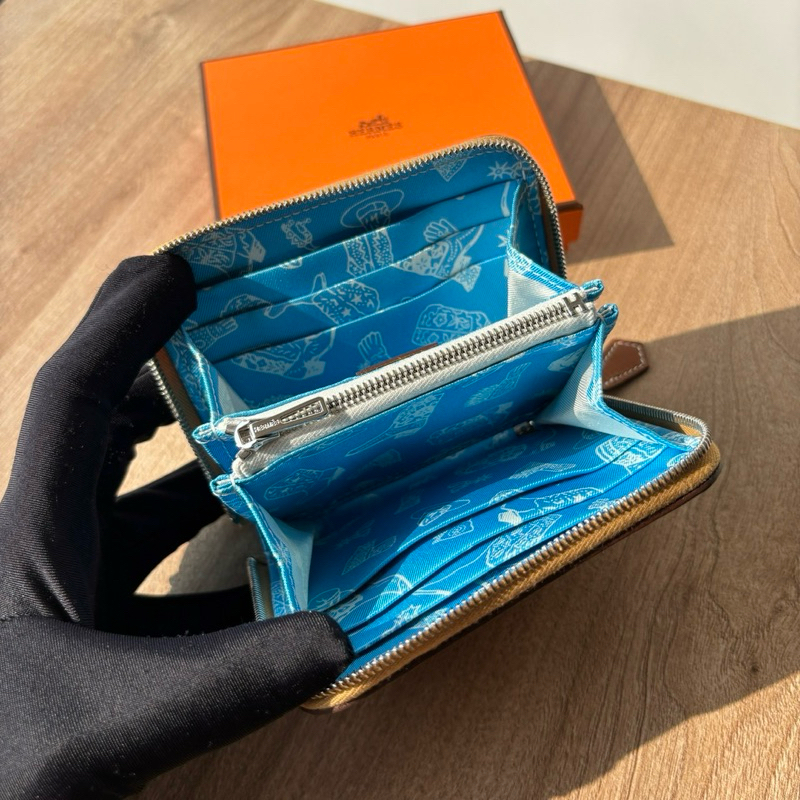 在台現貨💛🇮🇹37500 愛馬仕 Hermes 焦糖絲巾短夾