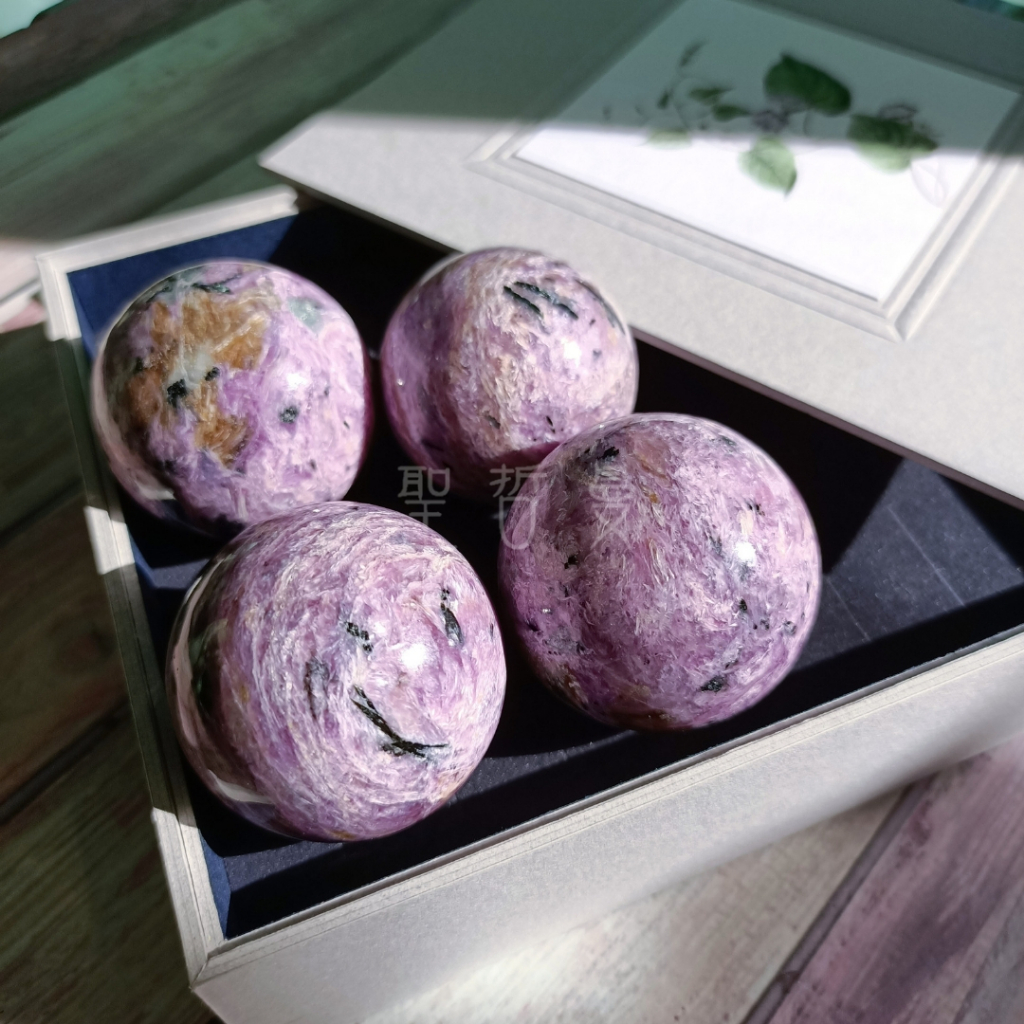 芋頭酥 | 紫龍晶球1~10號-附底座 水晶球(Charoite) ~克服恐懼不安及搖擺不定，有益讀書及研究學問的陪伴石