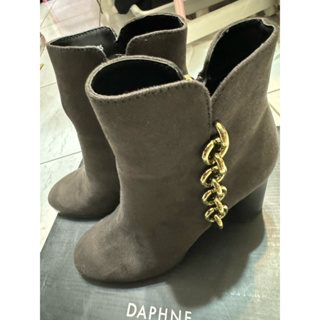 達芙尼 DAPHNE 麂皮短靴金色鏈高跟