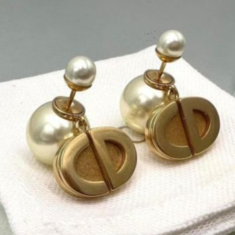 Dior Tribales 金色飾面金屬和白色樹脂珍珠耳環