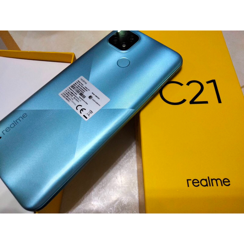 二手9成新     5 千大電量入門手機 realme C21