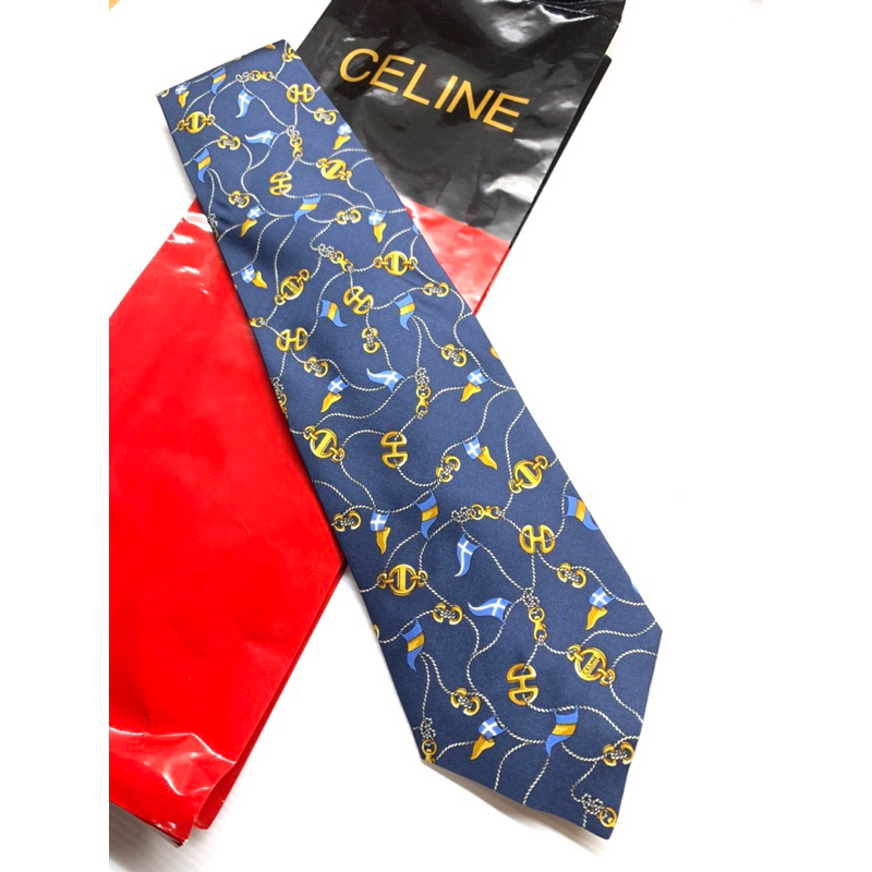 Celine 早期全新100%絲質領帶，售1980元。
