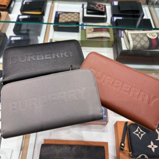 JBI BOUTIQUE✔️ Burberry 經典壓印文字 黑色/灰色/咖啡色 拉鍊長夾 ✅正品代購