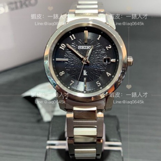 SEIKO精工 LUKIA 廣告款 萬年曆太陽能電波腕錶 SSQV081J/1B35-0AN0D女錶-SK027