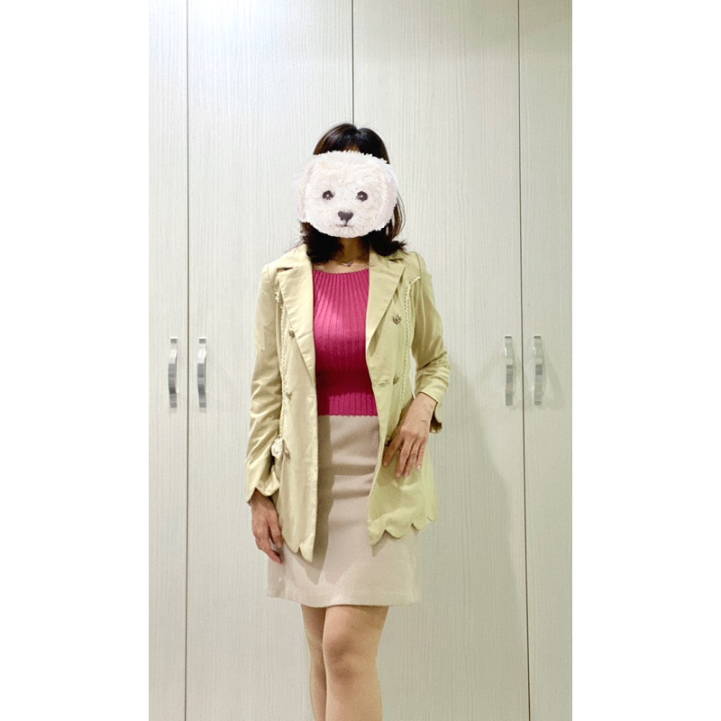 日本SNIDEL氣質休閒米色西裝外套（花瓣波浪下擺+口袋裝飾蕾絲蝴蝶結）