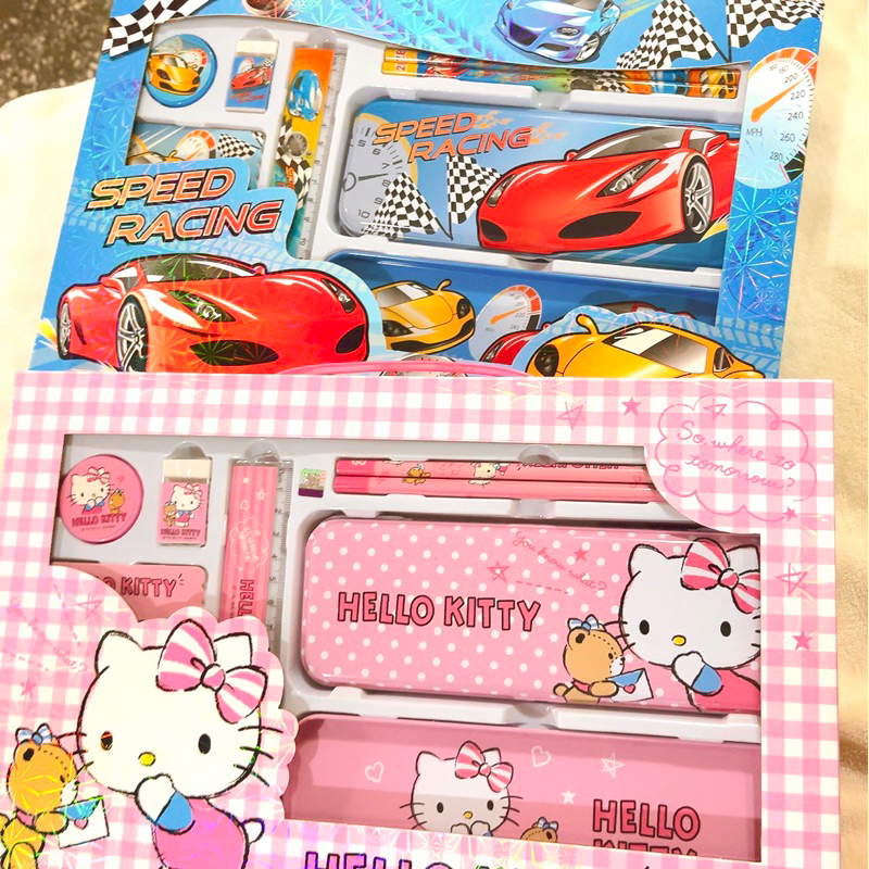 市價：220/Sanrio三麗鷗/Hello Kitty凱蒂貓/超跑/鐵筆盒8件文具禮盒
