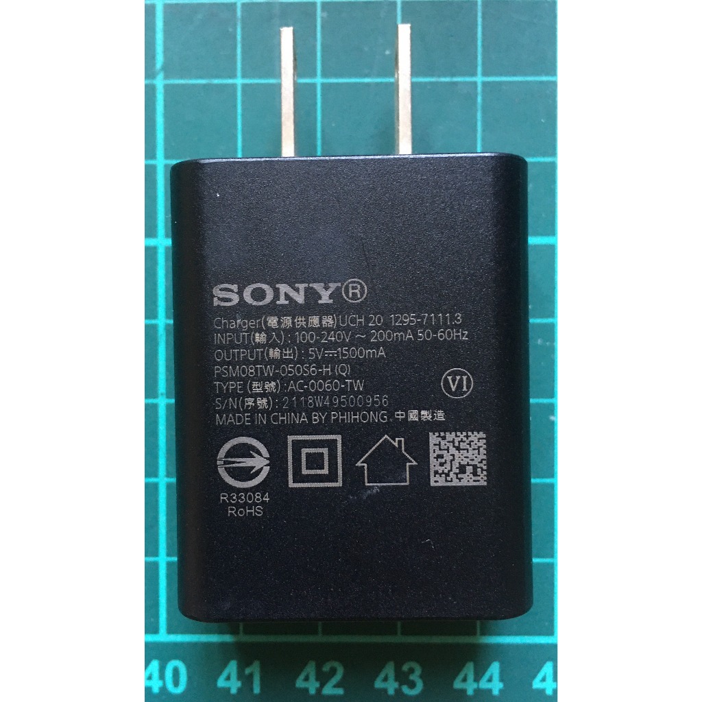 SONY UCH20 1.5A 原廠旅充頭 / 充電頭；LG MCS-01WR 1.2A 原廠旅充頭+原廠傳輸線