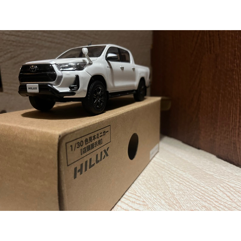 Toyota Hilux  白色 1/30 日規原廠模型車