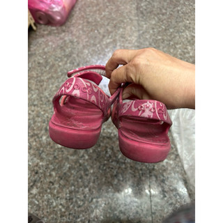 正版的女童crocs涼鞋