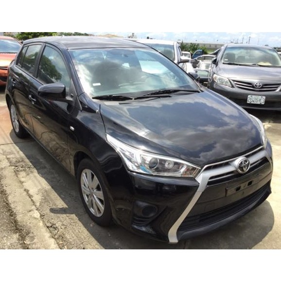 TOYOTA YARIS 2017-01 黑 1.5