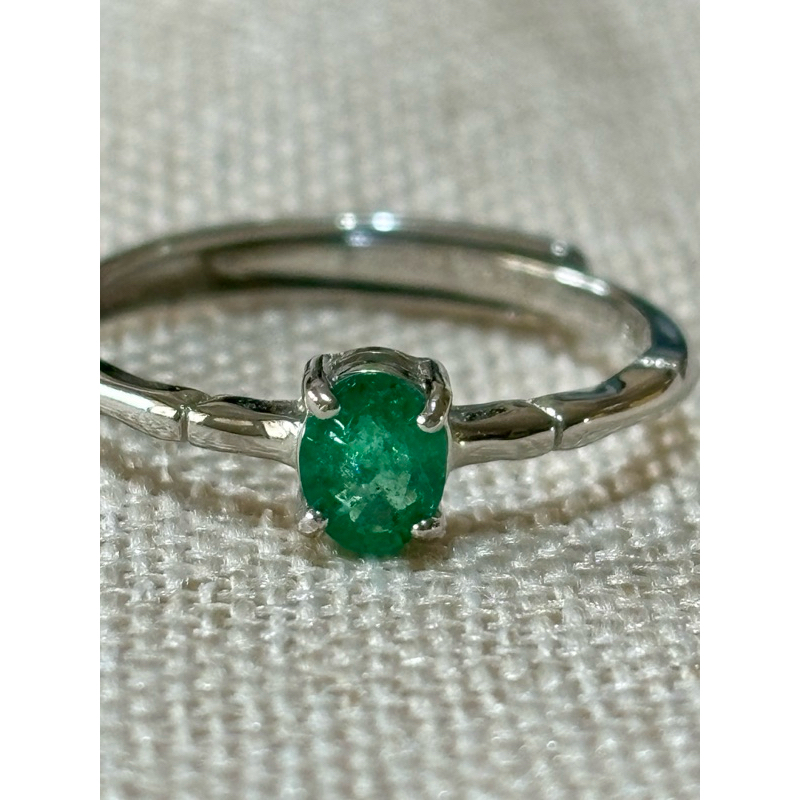 天然無燒尚比亞祖母綠 橢圓祖母綠寶石鑲嵌 S925銀活口戒圍戒指戒圈 寶石珠徑約4*5mm，重約0.3ct左右