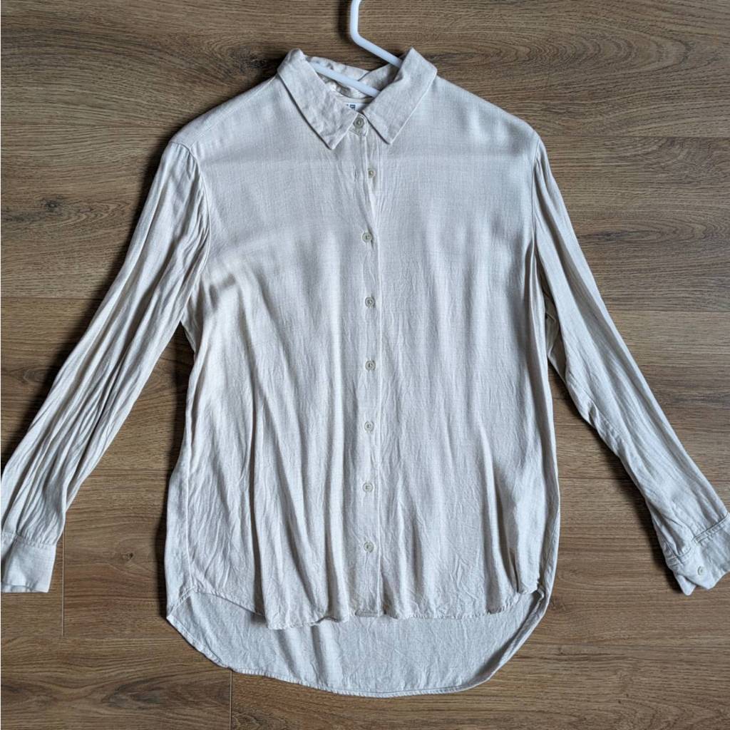 【8成新】日牌 UNIQLO 女裝 嫘縈長袖襯衫 (S號/淺米色) 襯衫