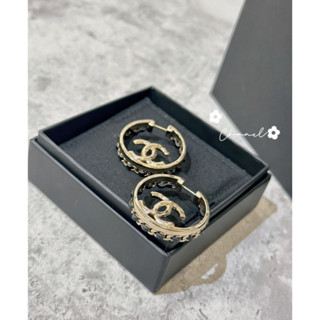 二手旗艦 CHANEL 銀色 雙C 皮穿練 圓形 圈式 針式 耳環 (中友店)