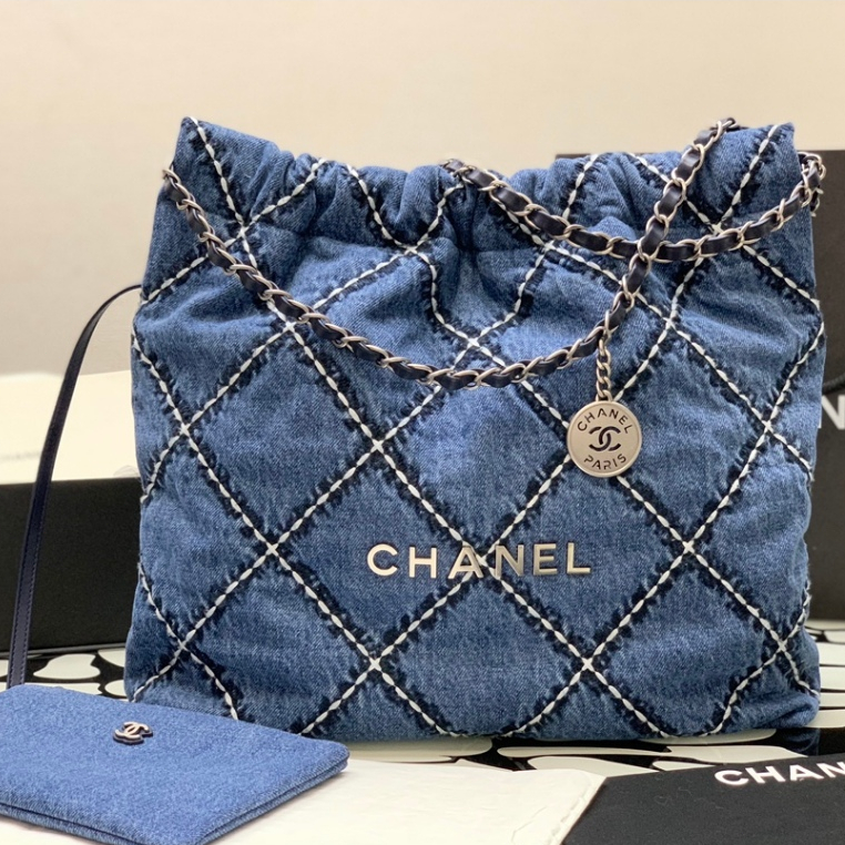 ✨小羊店鋪✨頂級二手全新CHANEL 22 中号手袋绗缝丹宁与银色金属肩背包鏈條包垃圾袋 配全套包裝禮盒