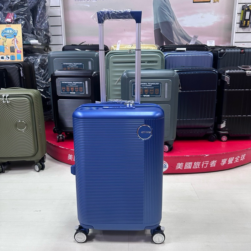 AT美國旅行者 GEMINA PRO行李箱UA4系列 極輕PC材質堅韌耐衝擊20吋登機箱USB插槽設計密斯塔藍$7500