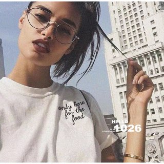 +1026+美式 圓領短袖T恤 白色黑色棉T 草寫小字母T恤 寬鬆男友大T恤情侶裝 彈性純棉質 中長版捲邊短袖小字母T恤