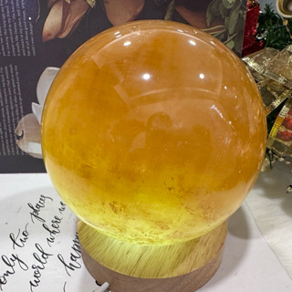 直徑12.8公分❤️天然黃冰晶球40號 2698公克❤️（A)酒黃✨招偏財運之石❤️送禮收藏 不是黃水晶球❌是黃冰晶球