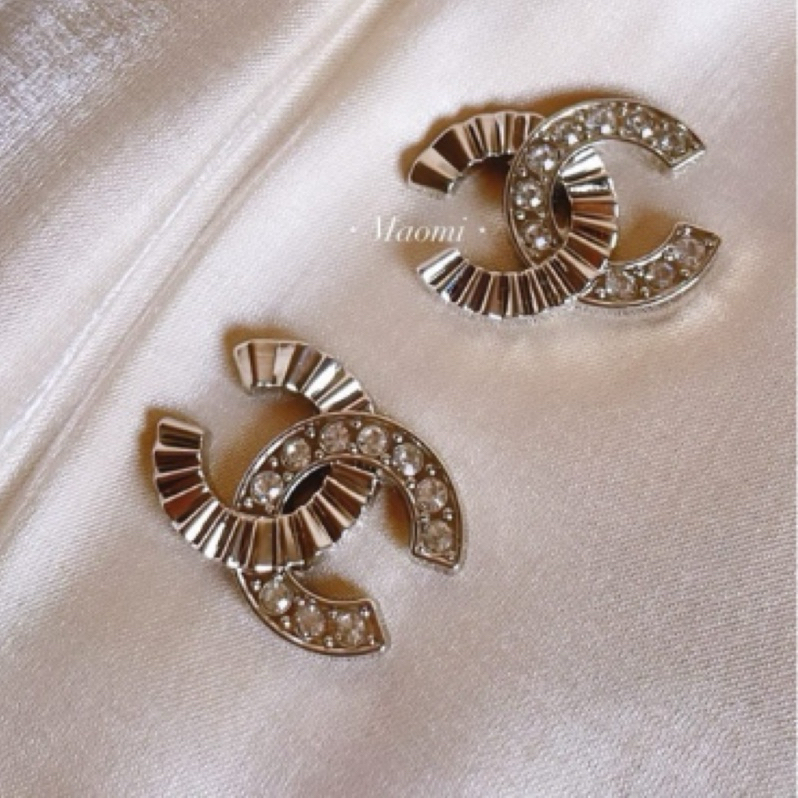 Chanel 香奈兒 半鑽logo夾式耳環 ｜中古鈕扣改製飾品