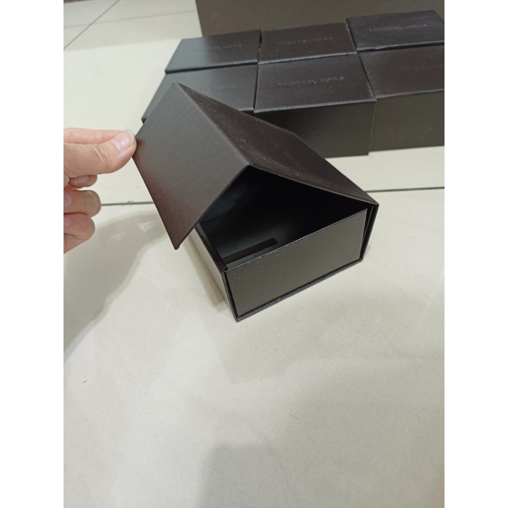 【二手衣櫃】原廠紙盒 MICHAEL KORS MK 磁吸式禮盒 磁吸禮盒 空盒 手錶盒 飾品盒 名牌紙盒 包裝盒