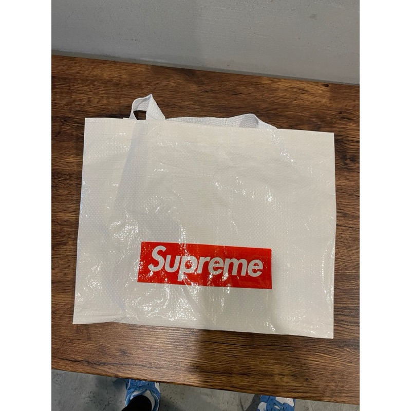 supreme 購物袋與貼紙